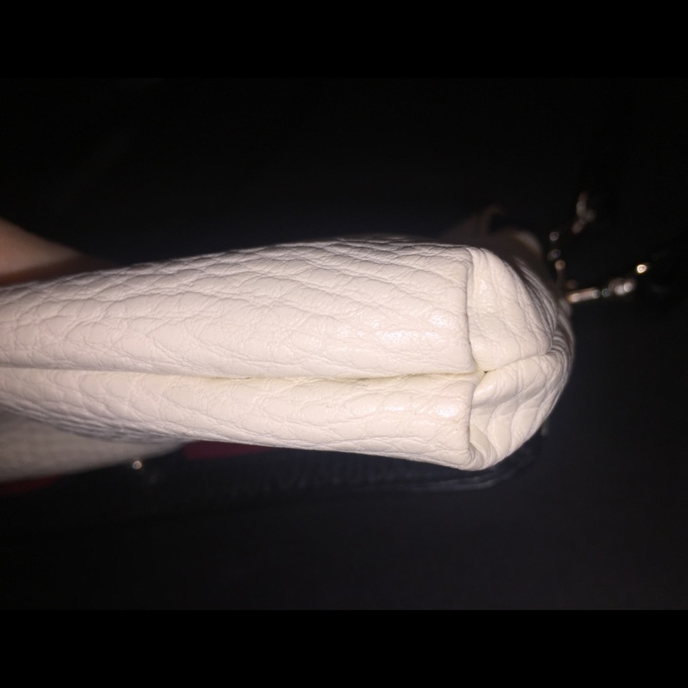 Chaps White &Black Pebbled Wristlet/ Clutch /Cross - Picture 3 of 8